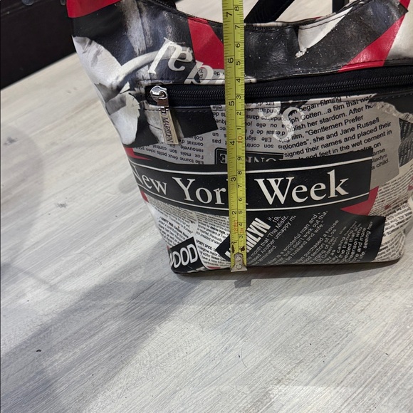 Marilyn Monroe Black and Red Shoulder Bag - Picture 7 of 11